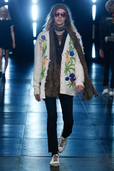 Look 3